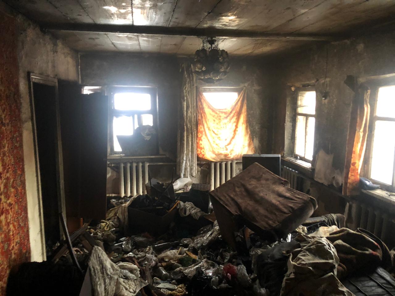 22 мая 18 00. Дом после пожара. Пожар в Шарлыкском районе. Сгорел дом в Ершове.