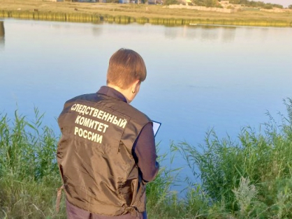 Следователями СК проводится доследственная проверка по факту обнаружения в водоеме в Питерском районе тела мужчины