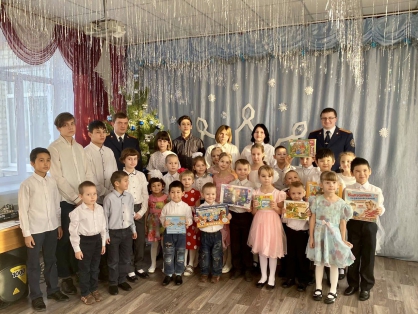 Сотрудники Новоузенского межрайонного следственного отдела посетили центр социальной помощи семье и детям